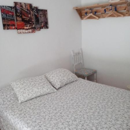 Habitacion Con Patio En Piso Compartido Capellades Zewnętrze zdjęcie